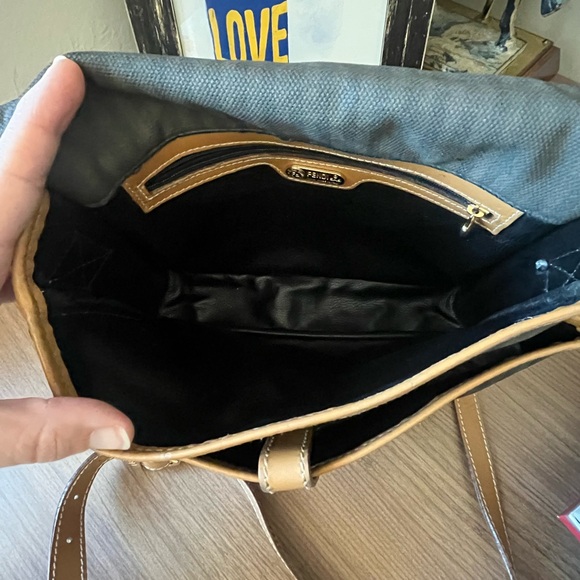 Vintage FENDI 1980s Pequin crossbody bag with tan leather trim and strap - Picture 12 of 13